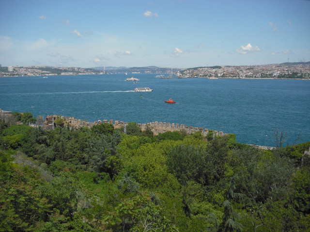 ...by the Golden Horn, Bosphorus and Sea of Marmara, here from Topkapi Palace/Topkapi Sarayi on Seraglio Point.